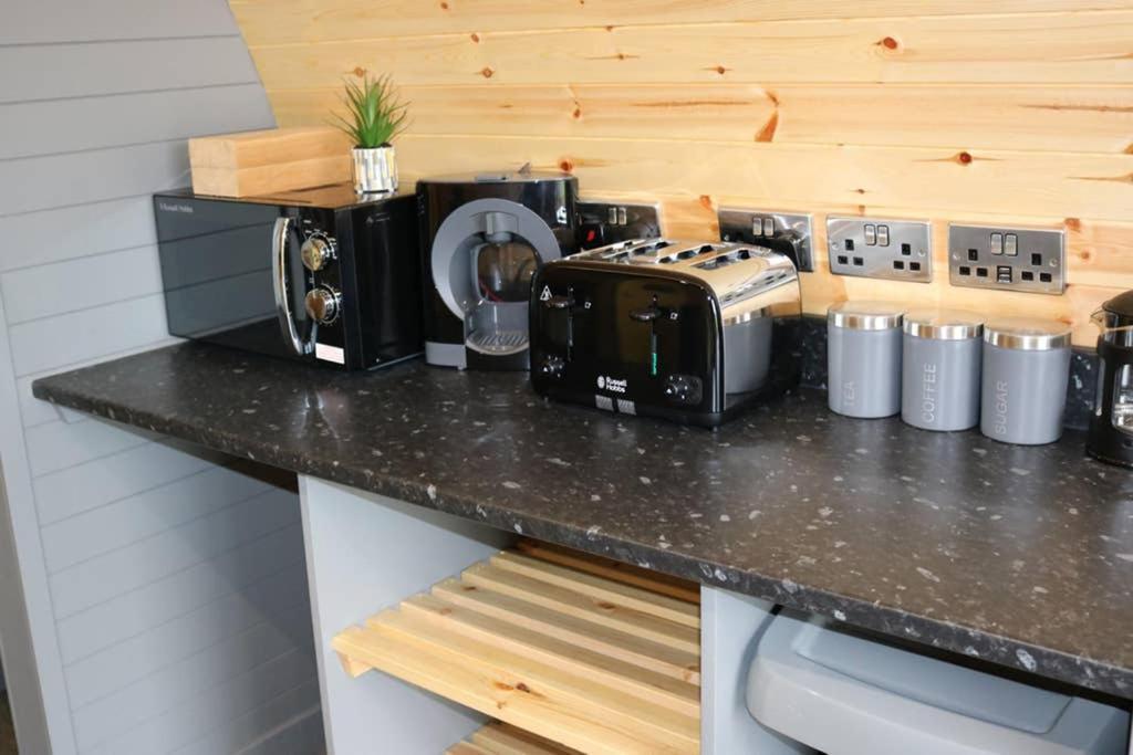 Glampods Glamping Pod - Meet Highland Cows And Sheep Elgin 빌라 외부 사진